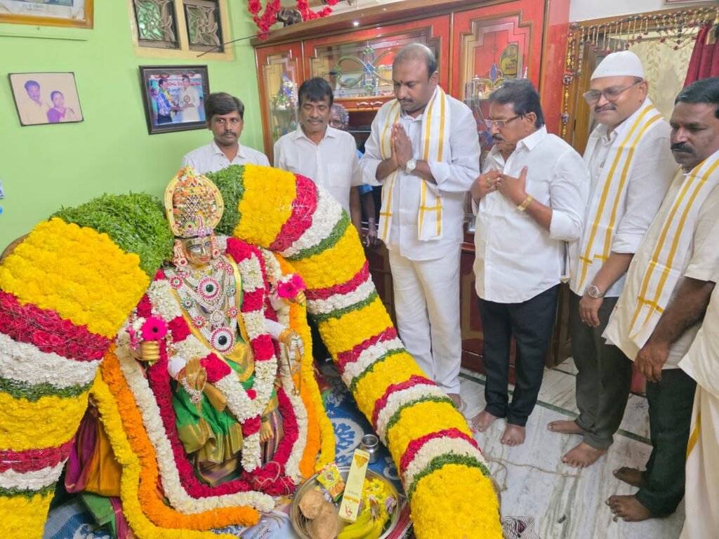 శ్రీ శ్రీ శ్రీ మహాలక్ష్మమ్మ తల్లి సేవలో టీడీపీ నేత నల్లపరెడ్డి వినోద్ కుమార్ రెడ్డి