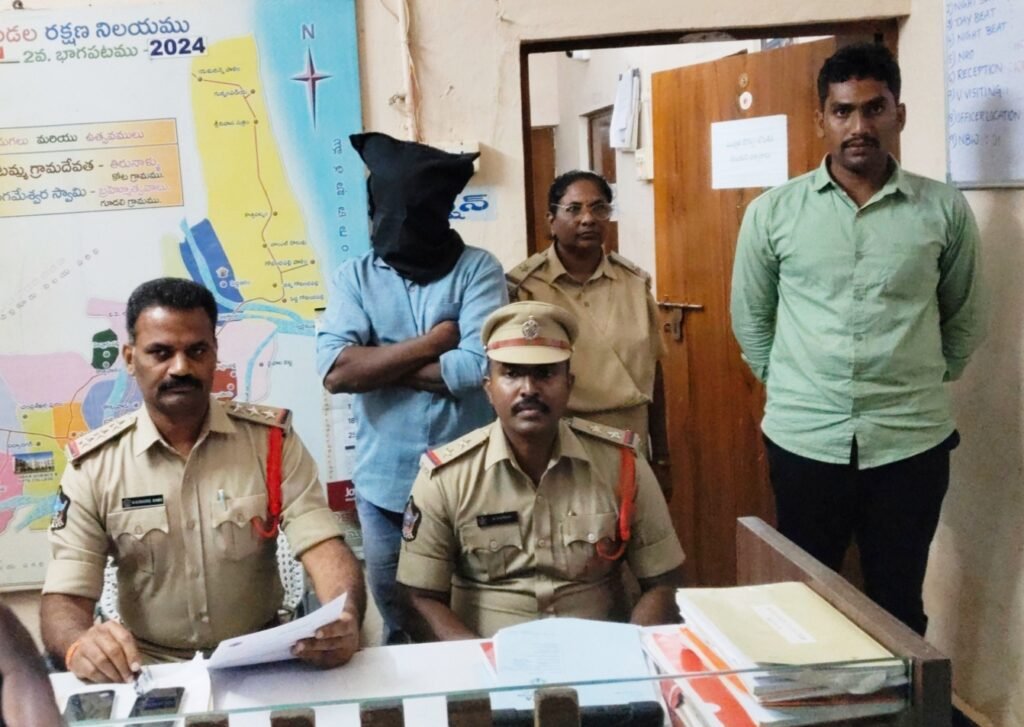 మైనర్ బాలికపై అమర్యాదగా ప్రవర్తించిన యువకుడు అరెస్ట్