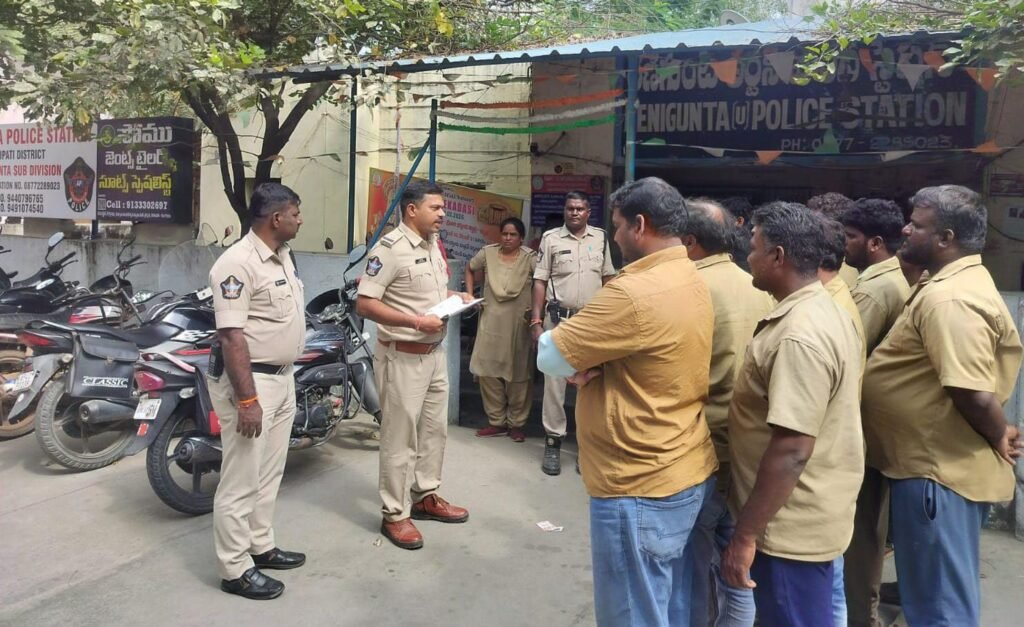 టాక్సీ డ్రైవర్లకు ట్రాఫిక్ పై పోలీసుల అవగాహణ