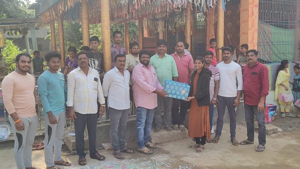 ముగ్గుల పోటిలను ఏర్పాటు చేసిన పరింపూడి రామాలయం కమిటీ యువత