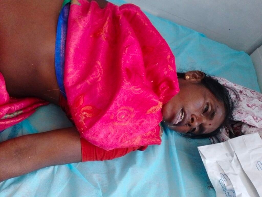 శ్రీకాళహస్తీశ్వరాలయ తొలి గేటు వద్ద విషాదం,