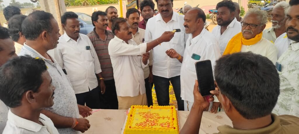 వెంకన్నపాళెం గ్రామంలో ఘనంగా టీడీపీ ఆవిర్భావ దినోత్సవం వేడుకలు