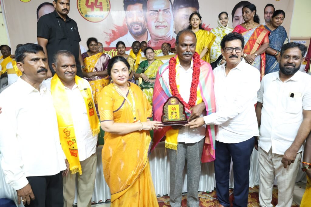 బుచ్చిరెడ్డి పాళెంలో ఘనంగా టీడీపీ ఆవిర్భావ వేడుకలు