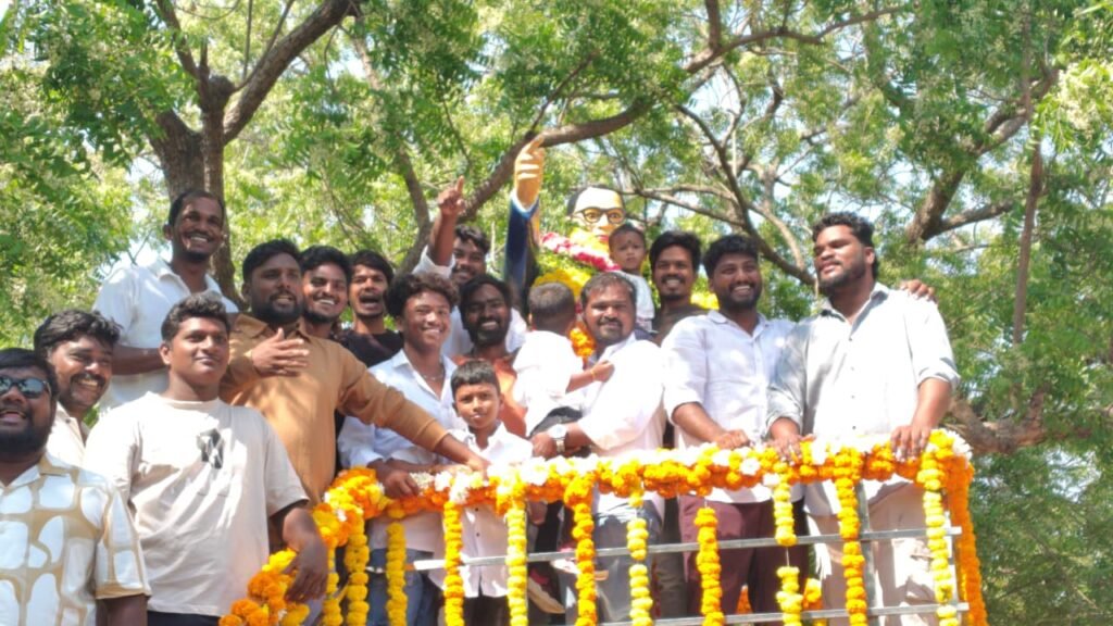 ప్రపంచ మేధావికి ఘనంగా జన్మదిన వేడుకలు