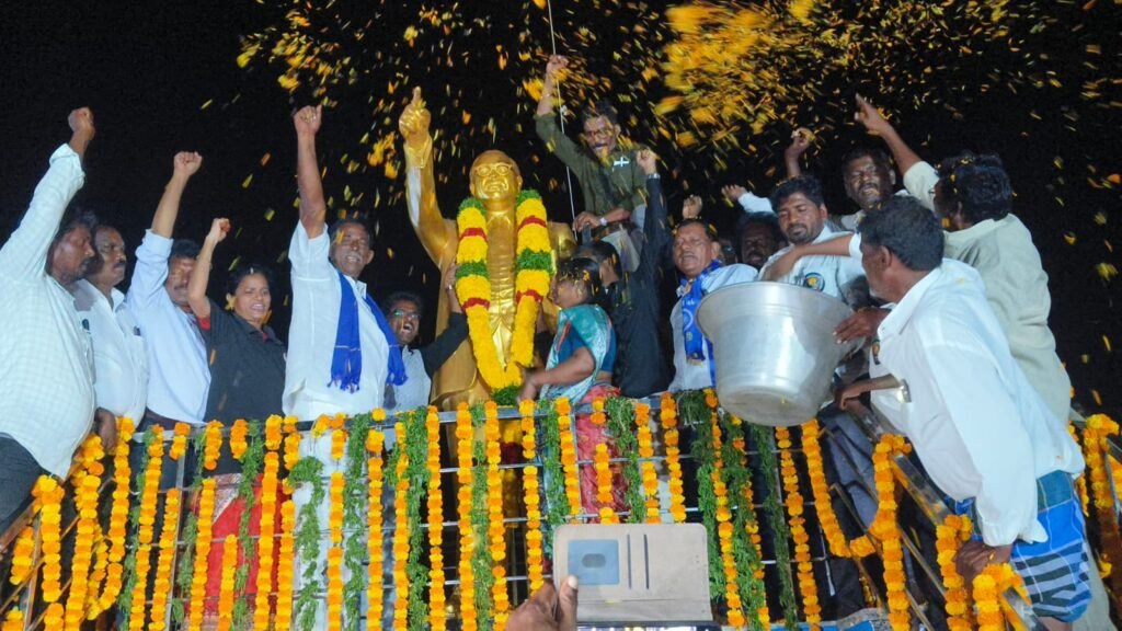 *తూపిలి గ్రామంలో ఘనంగా అంబేద్కర్ విగ్రహ ఆవిష్కరణ*