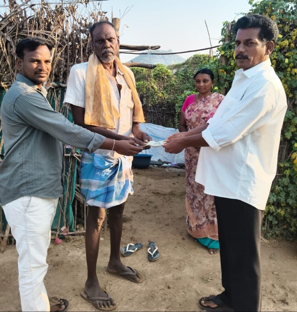 పేద ఇండ్లలో పండుగలా తెల్లవారుజామున పెన్షన్ల పంపిణీ…పల్లెమల్లు వెంకట కృష్ణారెడ్డి