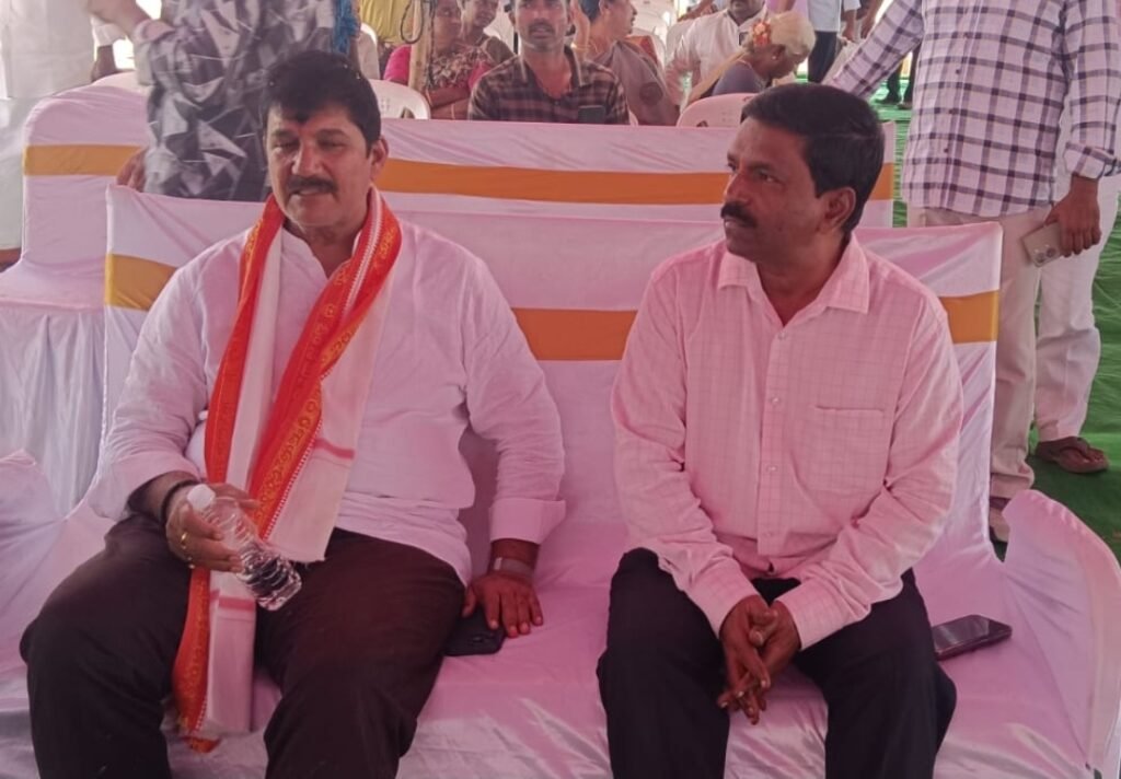 సంగం డైరీ ఛైర్మన్ ధూళిపాల నరేంద్ర ను కలిసిన తూపిలి రాధాకృష్ణారెడ్డి